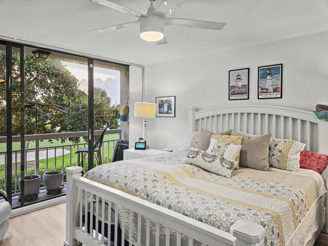 2811 Village Boulevard 302, West Palm Beach, FL 33409