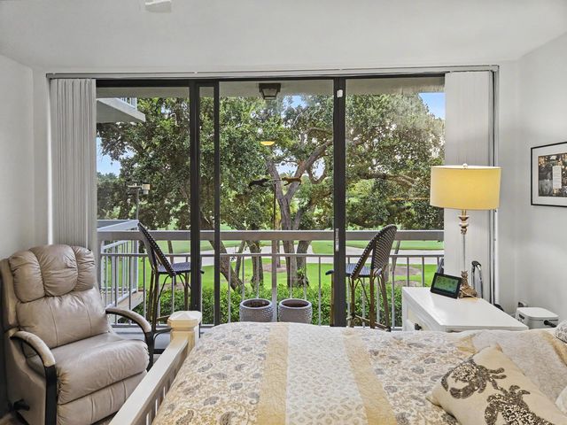 2811 Village Boulevard 302, West Palm Beach, FL 33409