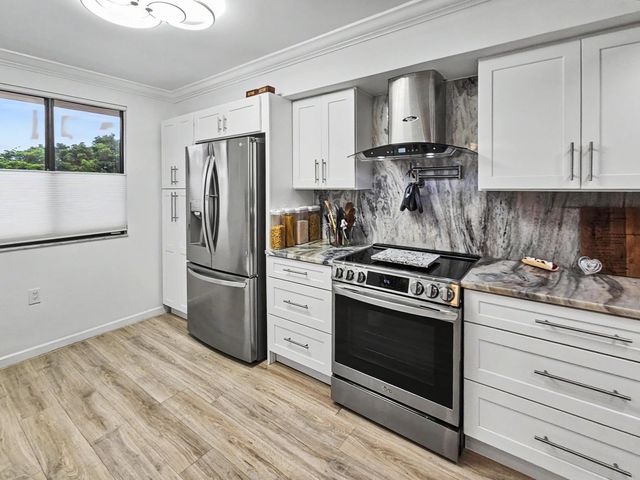 2811 Village Boulevard 302, West Palm Beach, FL 33409