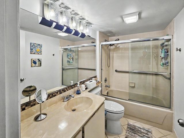 2811 Village Boulevard 302, West Palm Beach, FL 33409