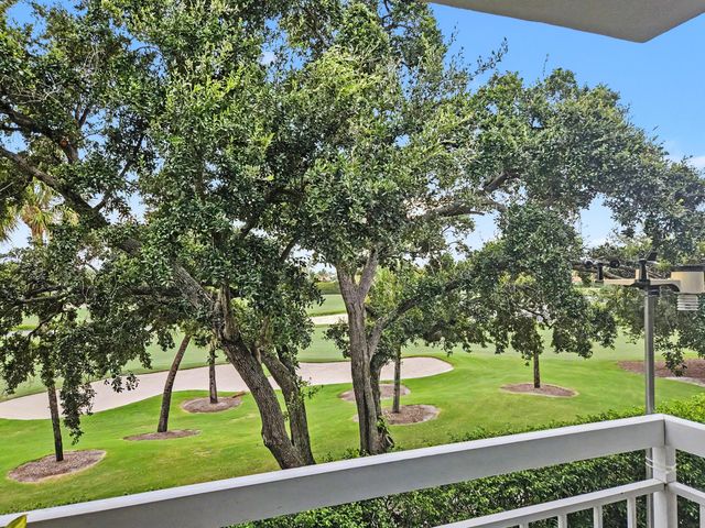 2811 Village Boulevard 302, West Palm Beach, FL 33409