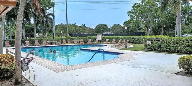 2811 Village Boulevard 302, West Palm Beach, FL 33409