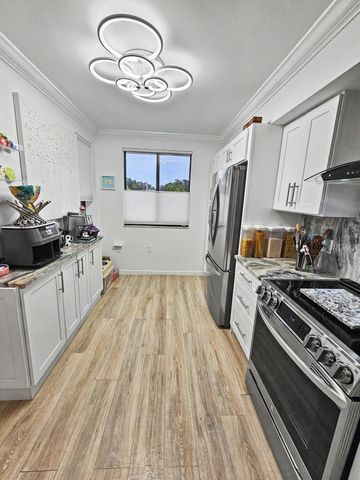 2811 Village Boulevard 302, West Palm Beach, FL 33409