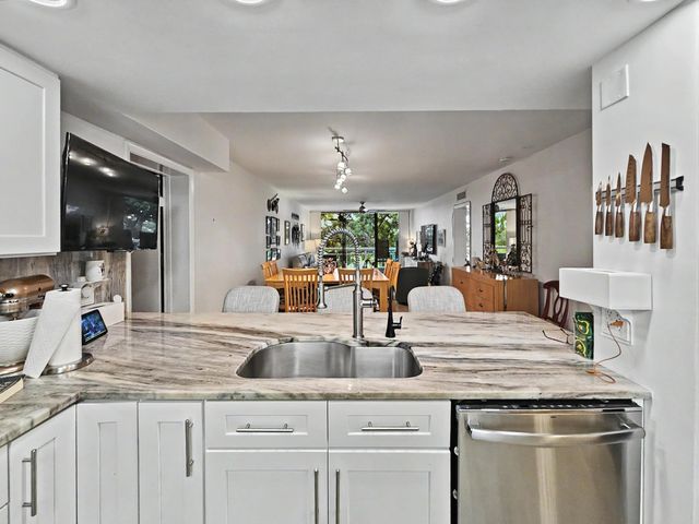 2811 Village Boulevard 302, West Palm Beach, FL 33409