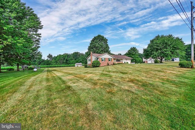 75 HICKORY RD, Denver, PA 17517