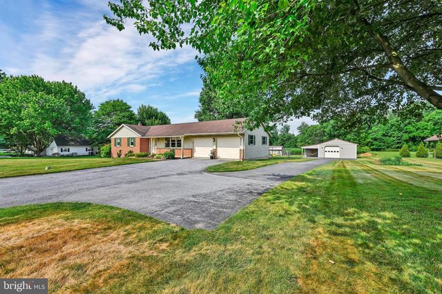 75 HICKORY RD, Denver, PA 17517