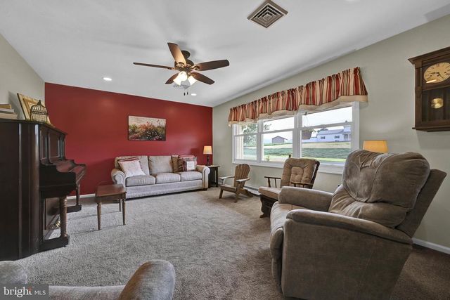 75 HICKORY RD, Denver, PA 17517