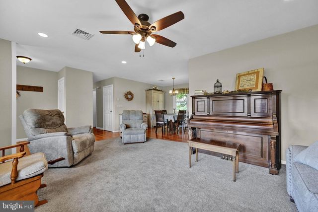 75 HICKORY RD, Denver, PA 17517