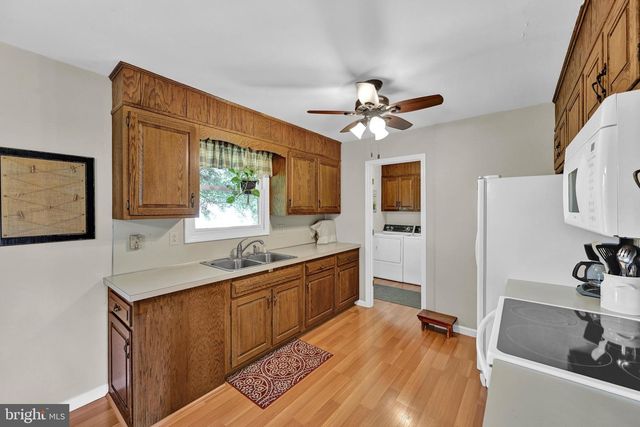 75 HICKORY RD, Denver, PA 17517