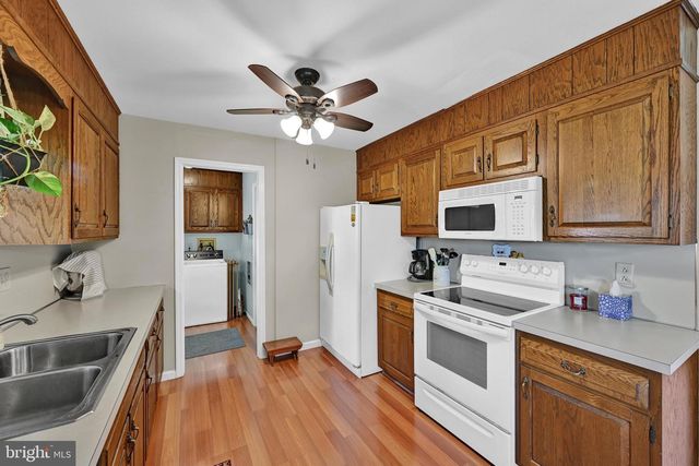 75 HICKORY RD, Denver, PA 17517