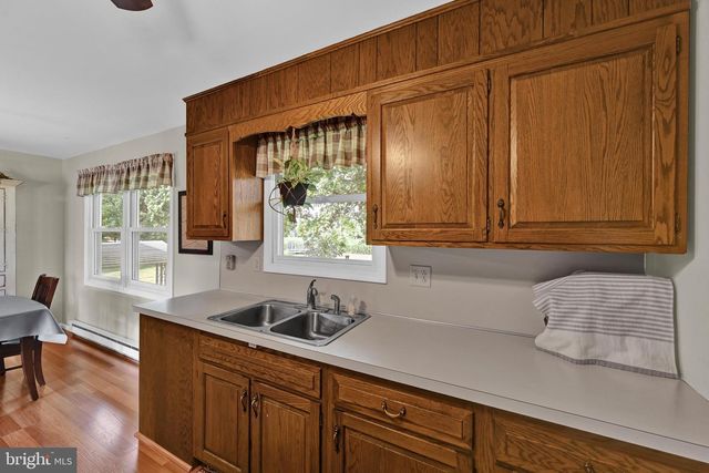 75 HICKORY RD, Denver, PA 17517