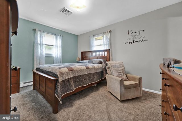 75 HICKORY RD, Denver, PA 17517