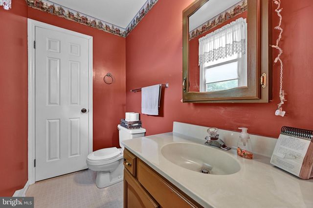 75 HICKORY RD, Denver, PA 17517