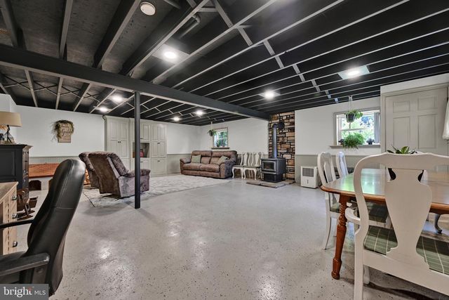75 HICKORY RD, Denver, PA 17517
