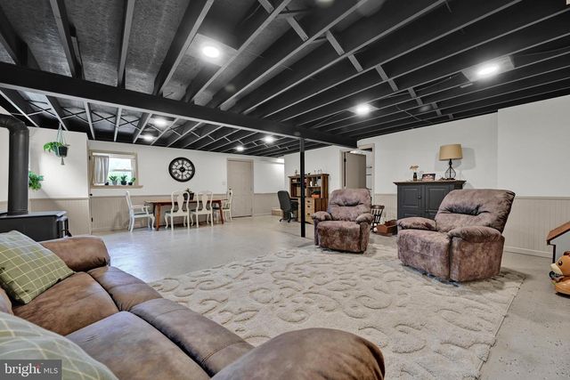 75 HICKORY RD, Denver, PA 17517