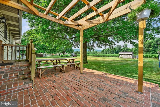 75 HICKORY RD, Denver, PA 17517