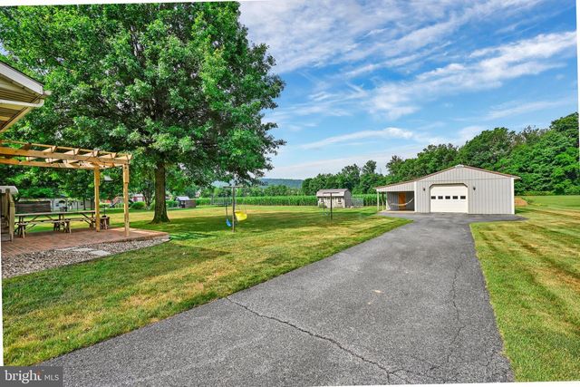 75 HICKORY RD, Denver, PA 17517