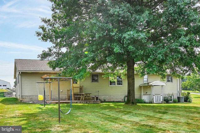 75 HICKORY RD, Denver, PA 17517