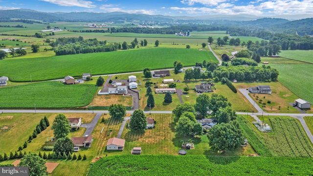 75 HICKORY RD, Denver, PA 17517