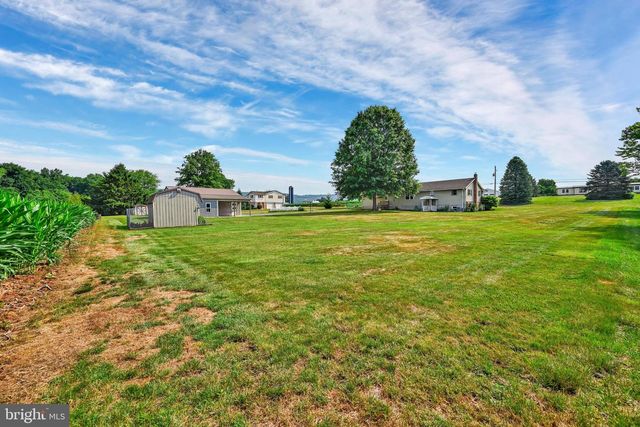 75 HICKORY RD, Denver, PA 17517