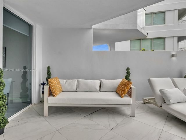 9821 E Bay Harbor Dr 302, Bay Harbor Islands, FL 33154