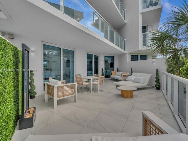 9821 E Bay Harbor Dr 302, Bay Harbor Islands, FL 33154