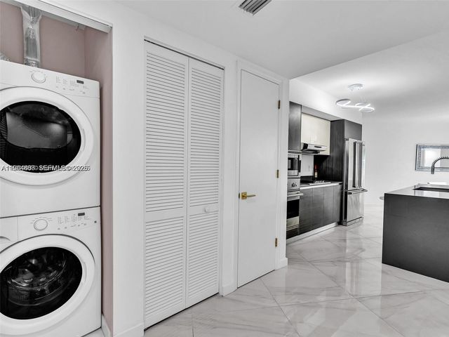 9821 E Bay Harbor Dr 302, Bay Harbor Islands, FL 33154