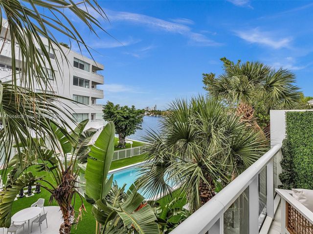 9821 E Bay Harbor Dr 302, Bay Harbor Islands, FL 33154