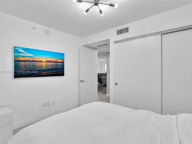 9821 E Bay Harbor Dr 302, Bay Harbor Islands, FL 33154