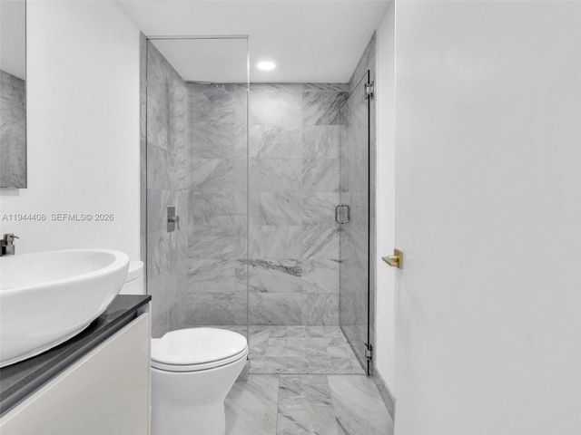 9821 E Bay Harbor Dr 302, Bay Harbor Islands, FL 33154