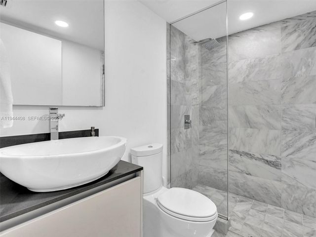 9821 E Bay Harbor Dr 302, Bay Harbor Islands, FL 33154