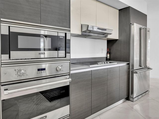 9821 E Bay Harbor Dr 302, Bay Harbor Islands, FL 33154