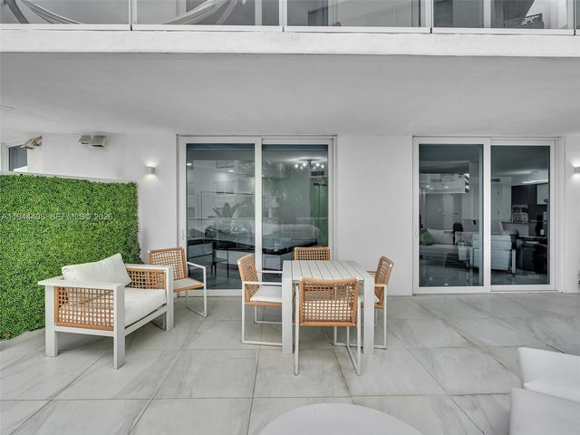 9821 E Bay Harbor Dr 302, Bay Harbor Islands, FL 33154