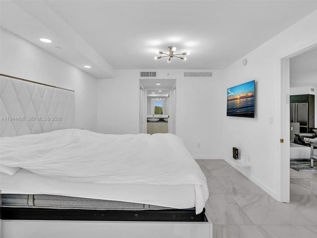 9821 E Bay Harbor Dr 302, Bay Harbor Islands, FL 33154