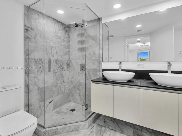 9821 E Bay Harbor Dr 302, Bay Harbor Islands, FL 33154