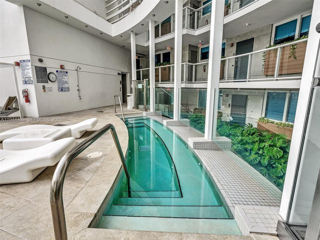 9821 E Bay Harbor Dr 302, Bay Harbor Islands, FL 33154