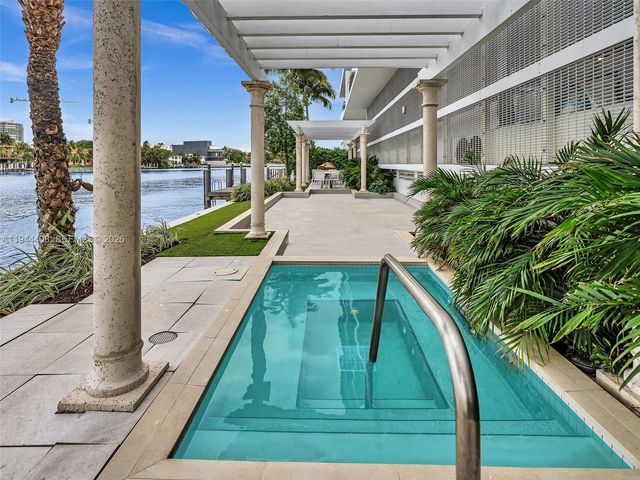 9821 E Bay Harbor Dr 302, Bay Harbor Islands, FL 33154