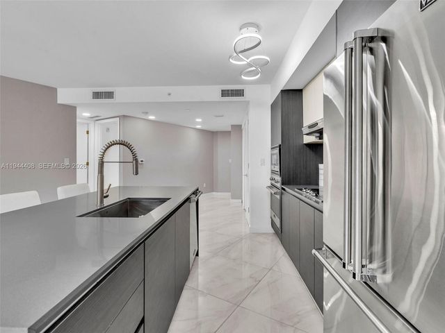 9821 E Bay Harbor Dr 302, Bay Harbor Islands, FL 33154