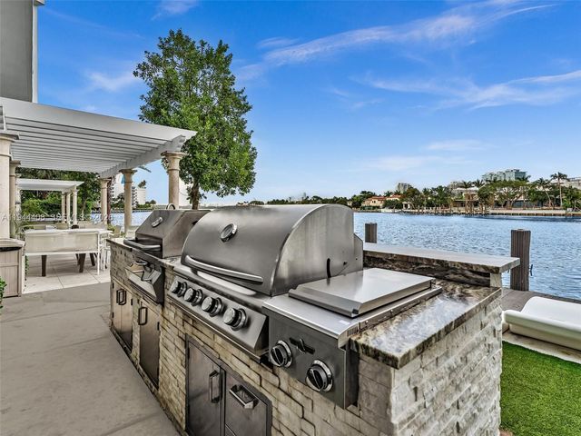 9821 E Bay Harbor Dr 302, Bay Harbor Islands, FL 33154