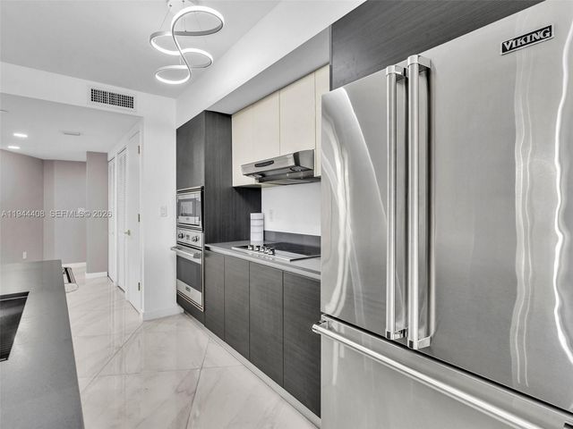 9821 E Bay Harbor Dr 302, Bay Harbor Islands, FL 33154