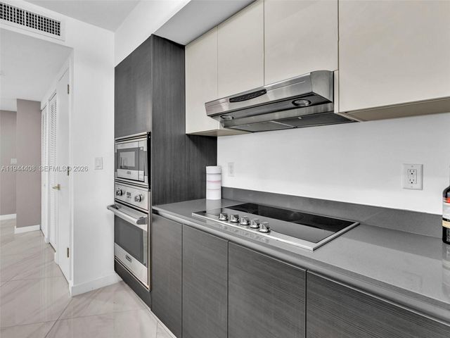 9821 E Bay Harbor Dr 302, Bay Harbor Islands, FL 33154