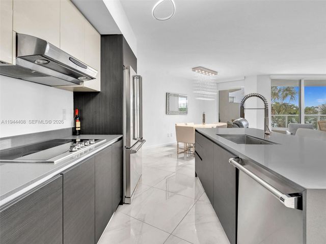 9821 E Bay Harbor Dr 302, Bay Harbor Islands, FL 33154