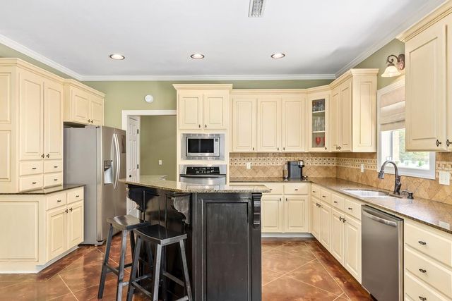 102 New Bedford Street, Dothan, AL 36305