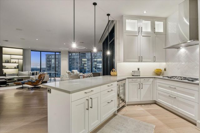 1409 Post Oak Boulevard 2202, Houston, TX 77056