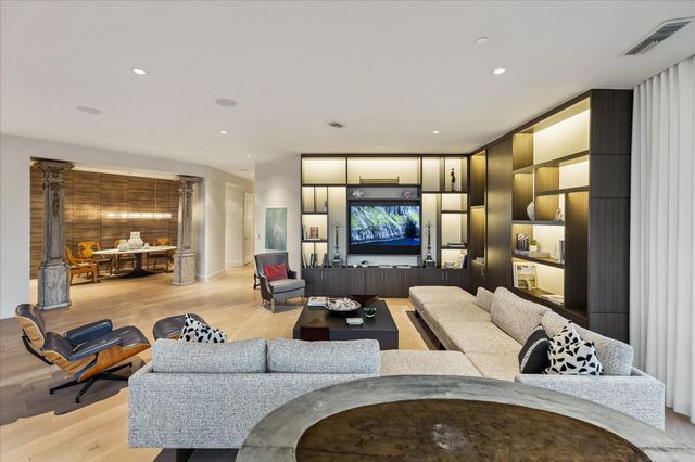 1409 Post Oak Boulevard 2202, Houston, TX 77056