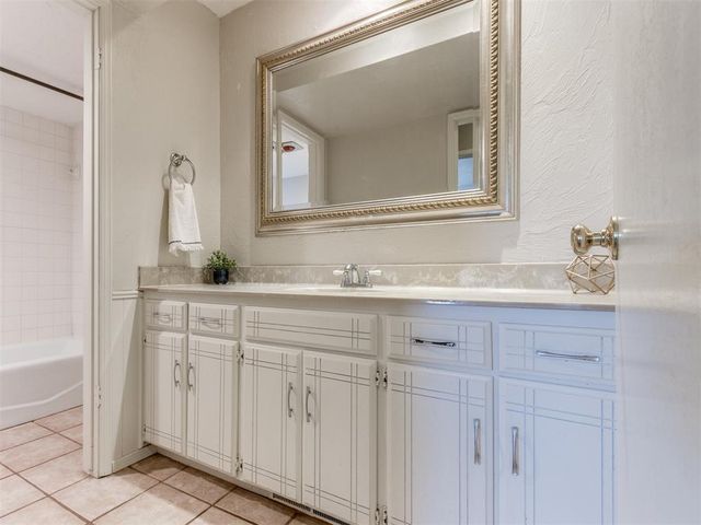 6609 Laurel Road, Oklahoma City, OK 73162