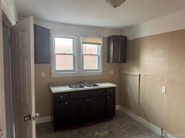 15835 Cruse Street, Detroit, MI 48227