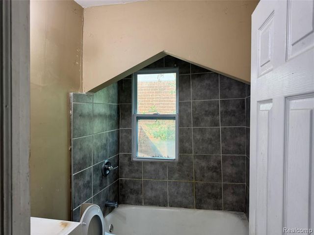 15835 Cruse Street, Detroit, MI 48227