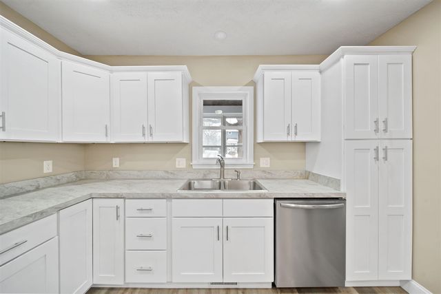 407 S West Avenue, Jackson, MI 49201