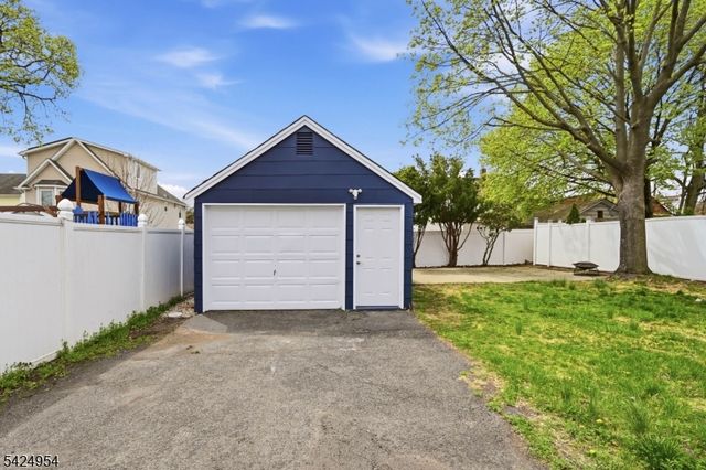 31 Ackerson Pl, Passaic City, NJ 07055
